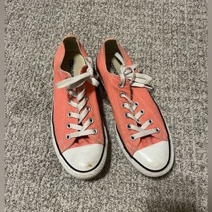 Women’s low top converse